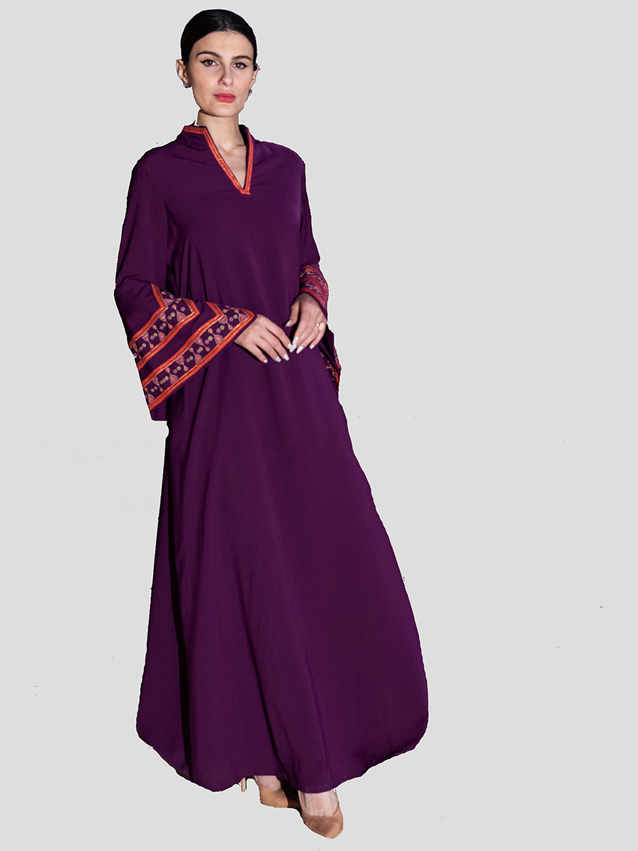 Purple wide-sleeved dress in crepe fabric with hand-embroidered bidi-inspired motifs