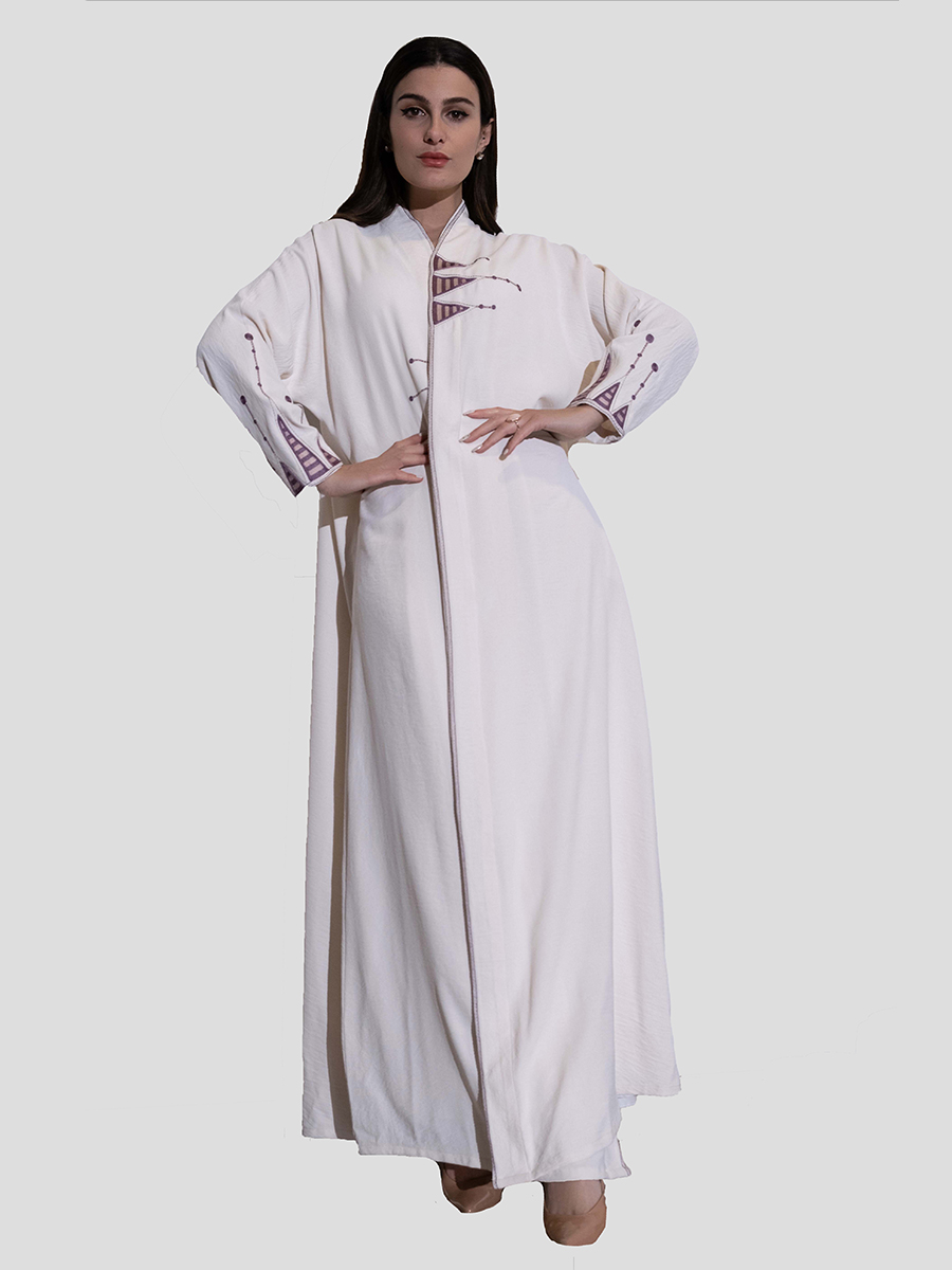 white abaya inspired by the Bidi heritage