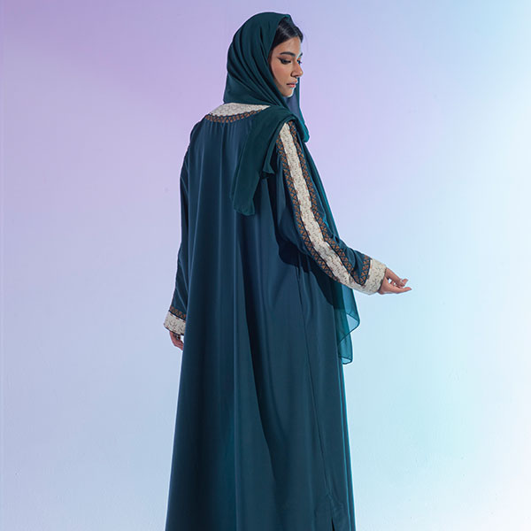 Abaya made of crepe with hand embroidery inspired by Najd heritage