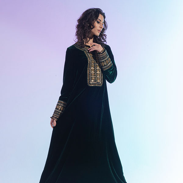 Velvet dress with hand embroidery inspired by the heritage of the Najd region