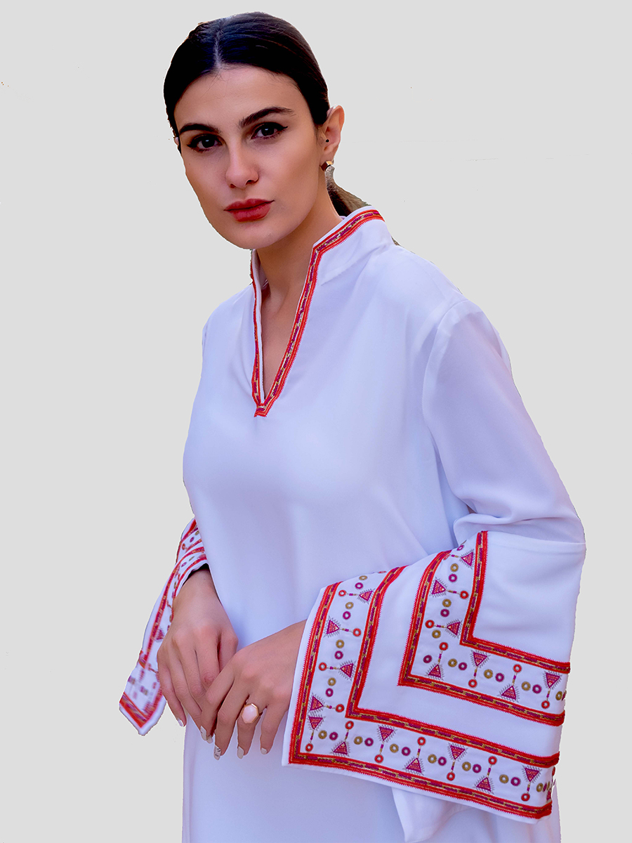 White long-sleeved dress in crepe fabric with hand-embroidered bidi-inspired motifs