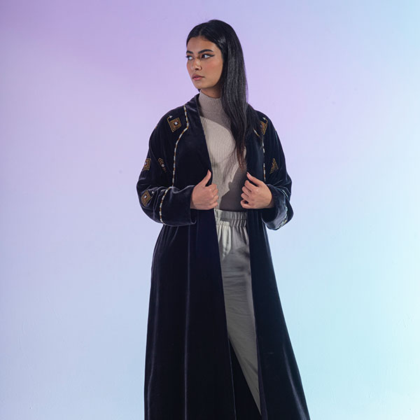 Abaya made of velvet material decorated with hand embroidery, inspired by the Hijaz region