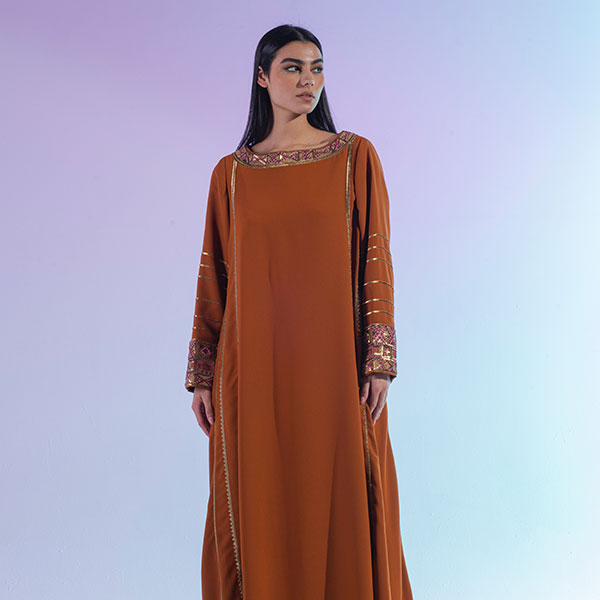 A crepe dress with prominent embroidery inspired by the Hijaz